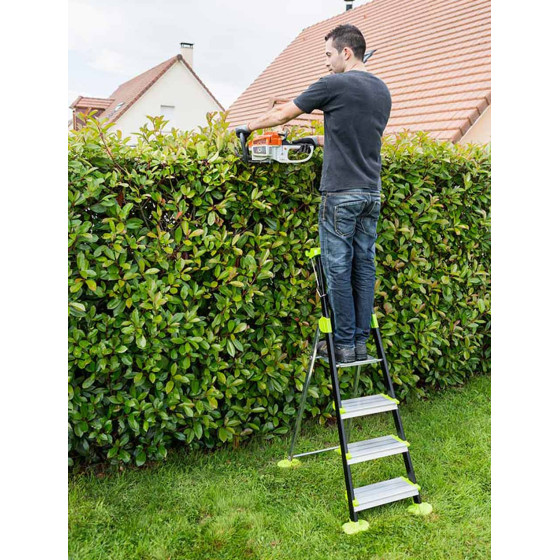 Escabeau de jardin stable pour tailler une haie