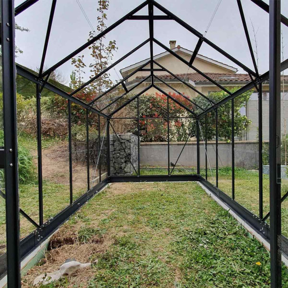 Serre de jardin en verre gris
