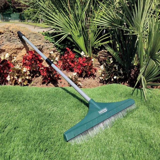 balai pour gazon synthétique