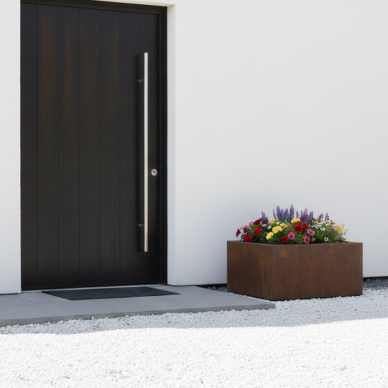 bac a plantes acier corten devant maison