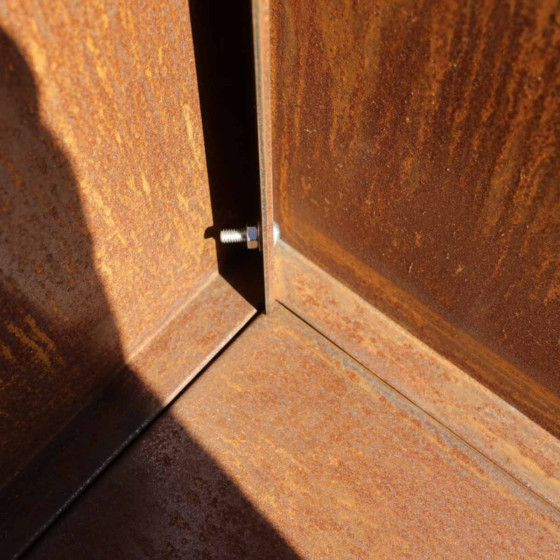 jardiniere en acier corten avec fond percé