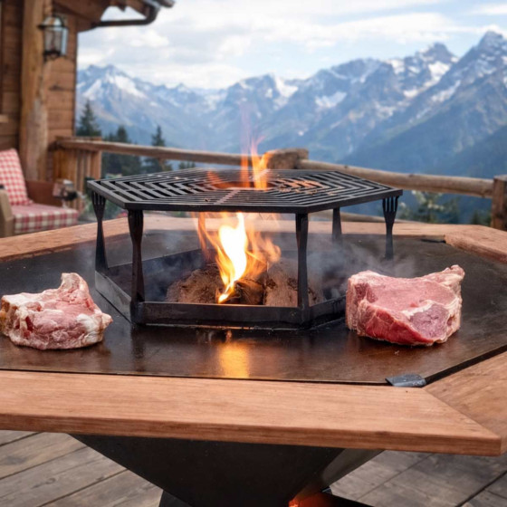 barbecue brasero acier corten avec viande rouge
