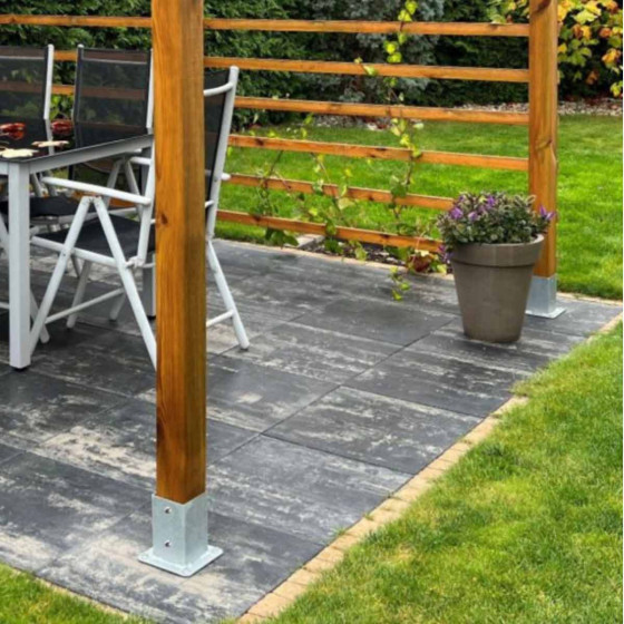 support poteau à visser dans la terrasse pour stabiliser pergola