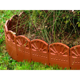 bordurette de jardin marron
