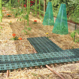 dalle de jardin en plastique vert