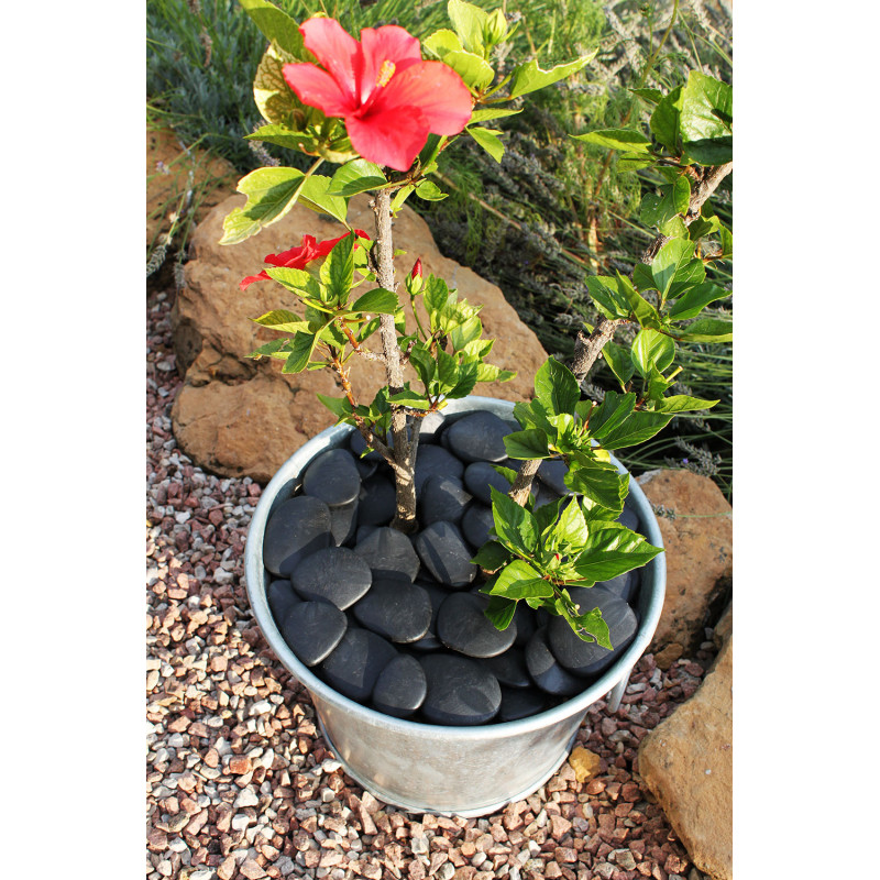 Galet de jardin décoratif noir en plastique recyclé diamètre 5 à 8 cm