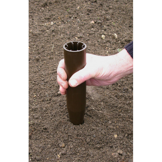 cone anti pourrissement pour maintenir piquet de tomates en bois